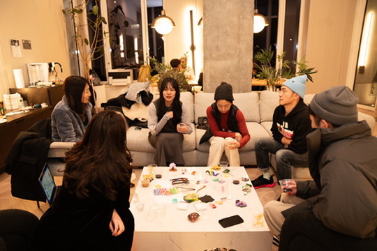Evening living-room workshop with mixed-media materials